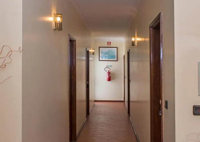 阿罗哈蒙托科雷亚酒店 招待所 卡德拉斯